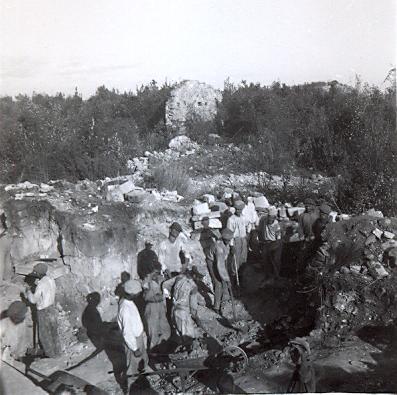 group of local Turkish workers at an archaeological dig