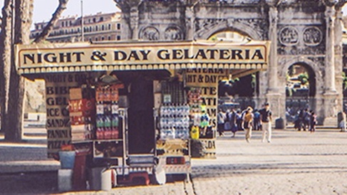 Colour photograph of a food stand in Rome, in front of the Arch of Constantine