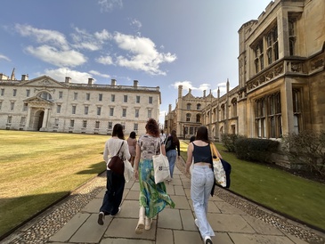 Students walking to Kings College