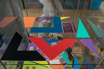 Coloured mountboard with one sherd and one photographic image