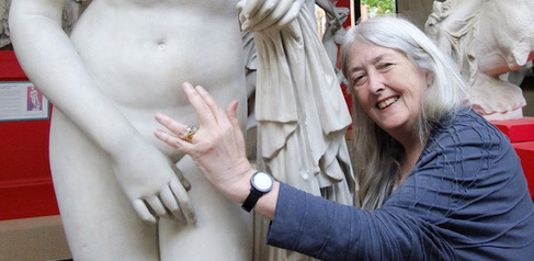 Mary Beard reaches out to the naked Aphrodite of Knidos statue