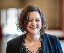 Dr Sara  Owen
